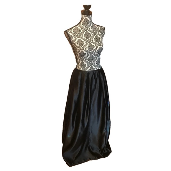 NY & CO Dresses & Skirts - NY&CO Formal Maxi Black Skirt, Size 8